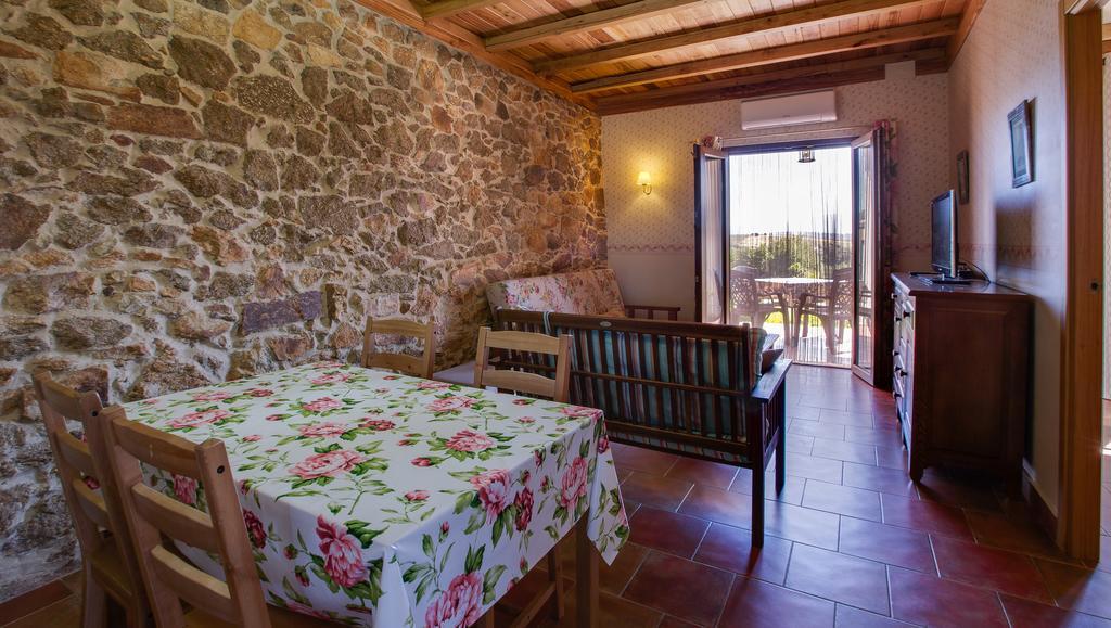 Apartamentos El Jardin Del Poeta Guijo de Granadilla エクステリア 写真