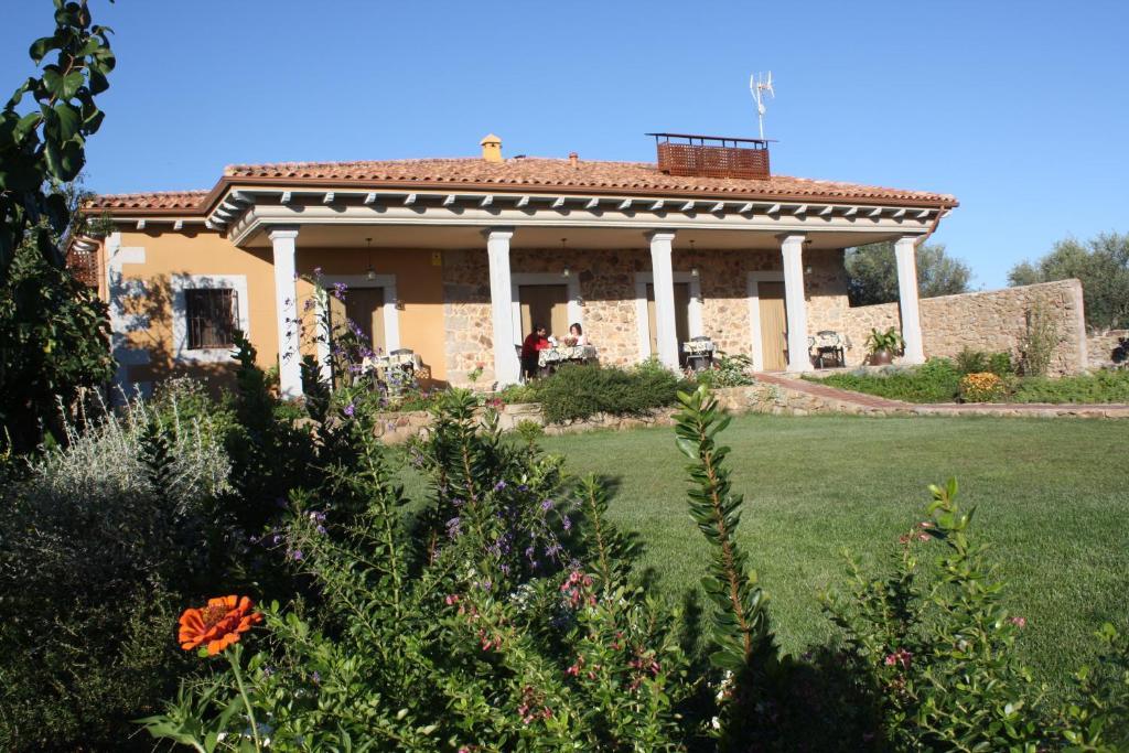 Apartamentos El Jardin Del Poeta Guijo de Granadilla エクステリア 写真